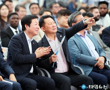 투자위크에 참석한 김정겸 충남대 총장과 서철모 서구청장