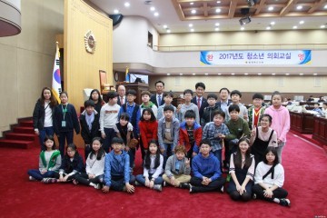  청주 솔밭초‧진천 학성초 60여명, 의회 민주주의 직접 체험
