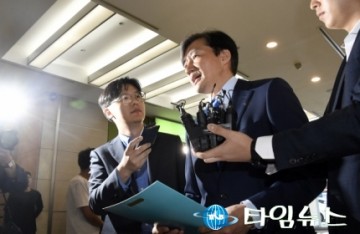 조국법무장관 후보자,장학금 이어 논문·부정입학 논란...사실이 아닌 것들이 '언론의 의혹제기'일뿐일까?