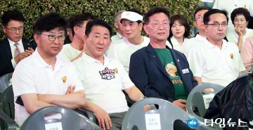 “최충규·서철모·김제선·박희조, 한자리에”…대전 0시 축제 개막식 환한 미소