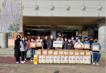 천안시 월봉초등학교 학생들, 생필품 꾸러미 기탁