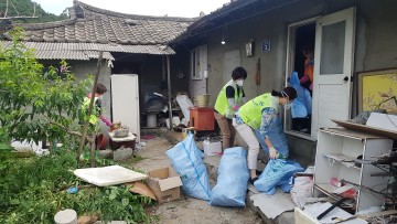 봉화군 희망복지지원단 ‘주거환경 개선을 위한 집 청소’봉사활동 연계