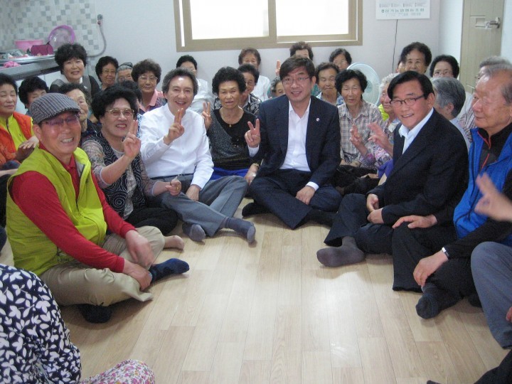 ㈜한중대영공업 진인성 회장 삼가면 이부경로당 에어컨 기증