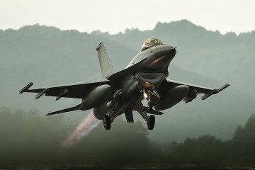 공군 KF-16 1대 서산서 기지내 추락 조종사 비상탈출