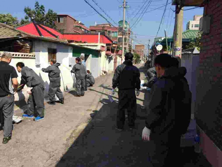 동두천시청 도로과 자원봉사단 “추석맞이 사랑의 담벼락 만들기”