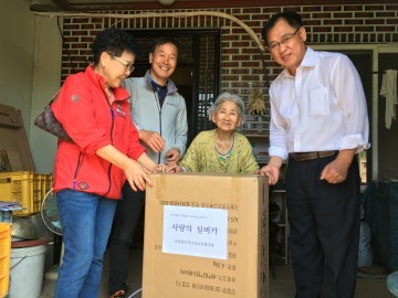 괴산군 문광면 거동이 불편한 관내 저소득 어르신 18명에 실버카 전달