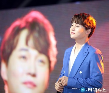 ‘대전 0시 뮤직페스티벌’에서 공연하는 박서진