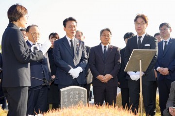 강기정 광주시장, 김민석 국무총리와 국립5‧18민주묘지 참배