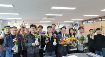 관내 화훼농가·상인 살리기 솔선수범 나서는 서산