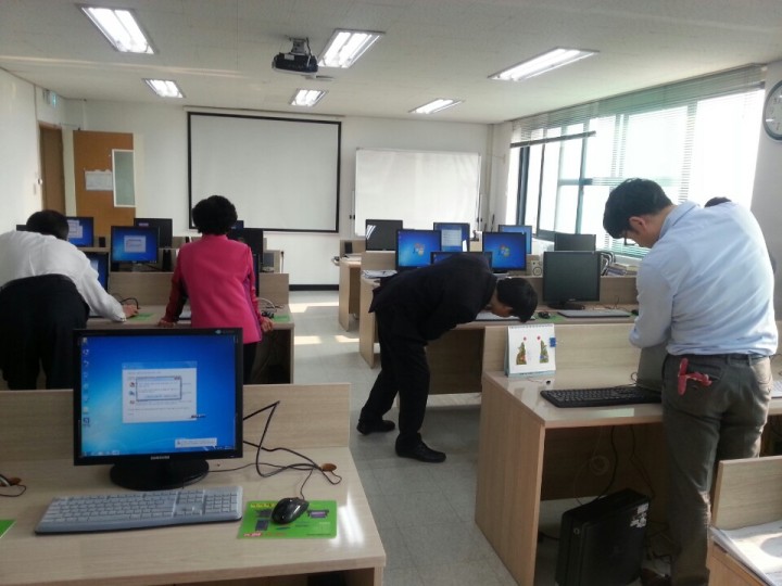 충남교육청, 정보 소외 계층에 사랑나눔 실천