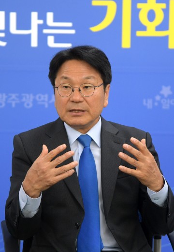 강기정 광주시장 “정부‧민주당과 함께 민·군공항 매듭 풀자"