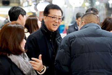조원휘 대전시의회 의장, 송강전통시장 찾아 설맞이 장보기 행사