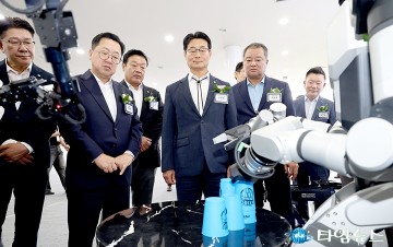 로봇기업 둘러보는 이장우 대전시장