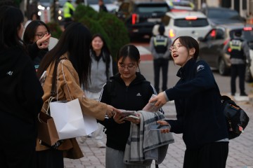 김영환 충북도지사, 수험생 격려 위해 수능시험장 방문