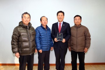 대전 유성구의회 이희환 의원, 대동·금탄동 지역주민들로부터 감사패 받아!