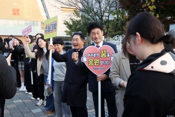 이양섭 충북도의회 의장, 서전고 수능 시험장 찾아 수험생 격려