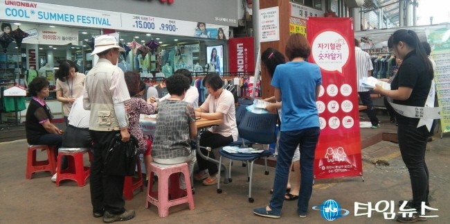 천안시 동남보건소 전통시장 상인대상 흥타령 비타민 ‘건강시장’ 운영