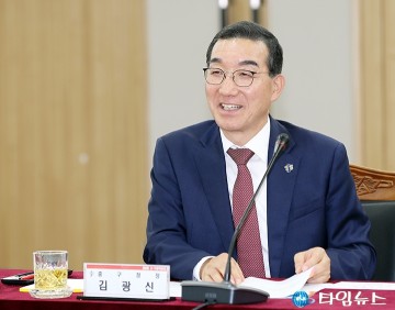 시구협력회의에서 발언하는 김광신 중구청장