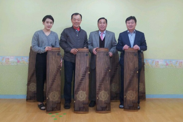 충북 영동, 난계국악기제작촌 영동 부용초에 1,700만원 상당 국악기 기증