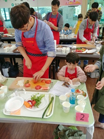 영동군, 아빠와 함께한 주말요리 교실, “아빠가 짱!”
