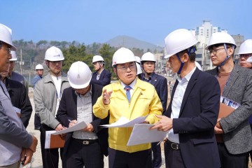 여수시, 선소테마정원서 현장 간부회의…개관 준비 점검  