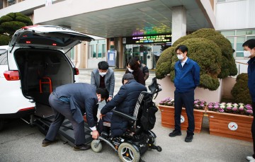 현대위아(주), 서산시 장애인 위한 장애인 슬로프  차량 기증