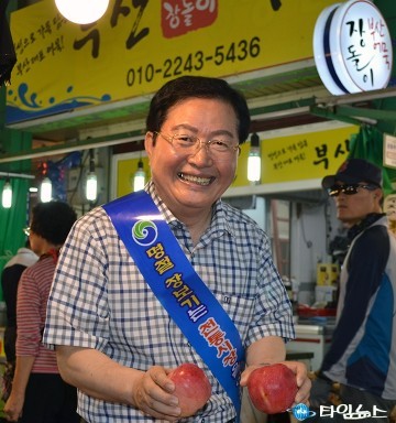 장종태 서구청장, 직접 물건 고르며 장보기!