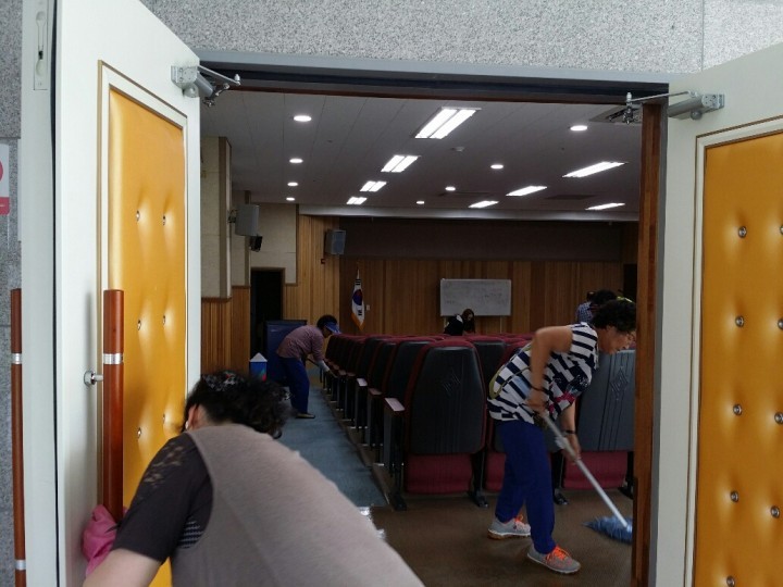 남해군 이동면 주민자치위원회,  청소 봉사활동 펼쳐