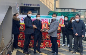 쌍용100인회, 저소득가정에 사랑의 라면 후원