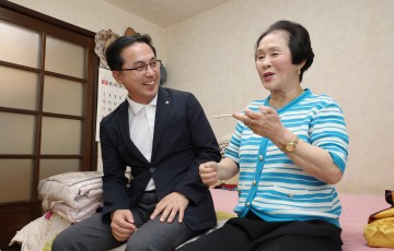 “숭고한 희생 잊지 않겠다”…박희조 동구청장, 유족 가정 직접 방문