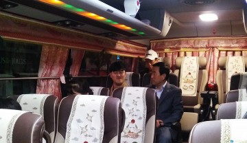 충주시장, 출근길 시민과 통근버스 ‘소통’