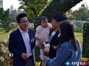 허태정 유성구청장, ‘3천만송이’ 국화전시회로 초대합니다!