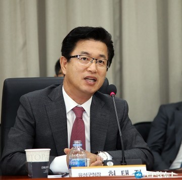 발언하는 허태정 유성구청장
