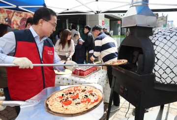 박희조 동구청장, 복지시설 찾아 ‘천사네 화덕피자’로 사랑 나눠