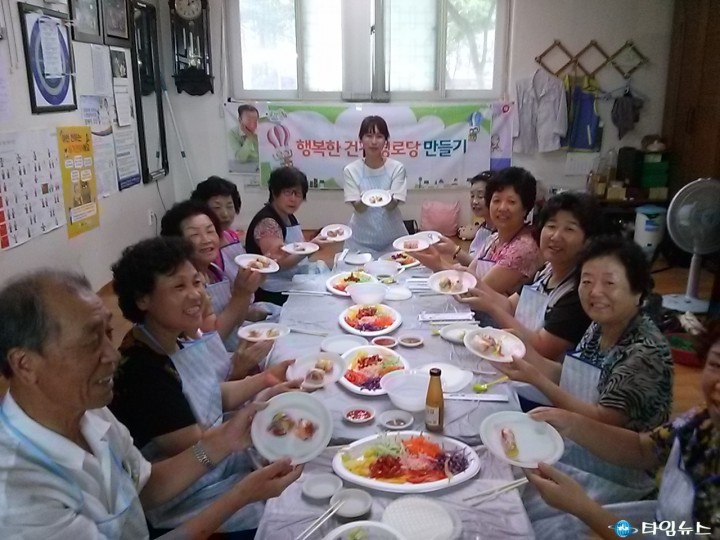 경로당, “다문화 요리체험 월남쌈 만들기