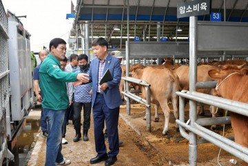 정철원 담양군수, 축산농가 애로 청취 위해 가축시장 현장 방문  