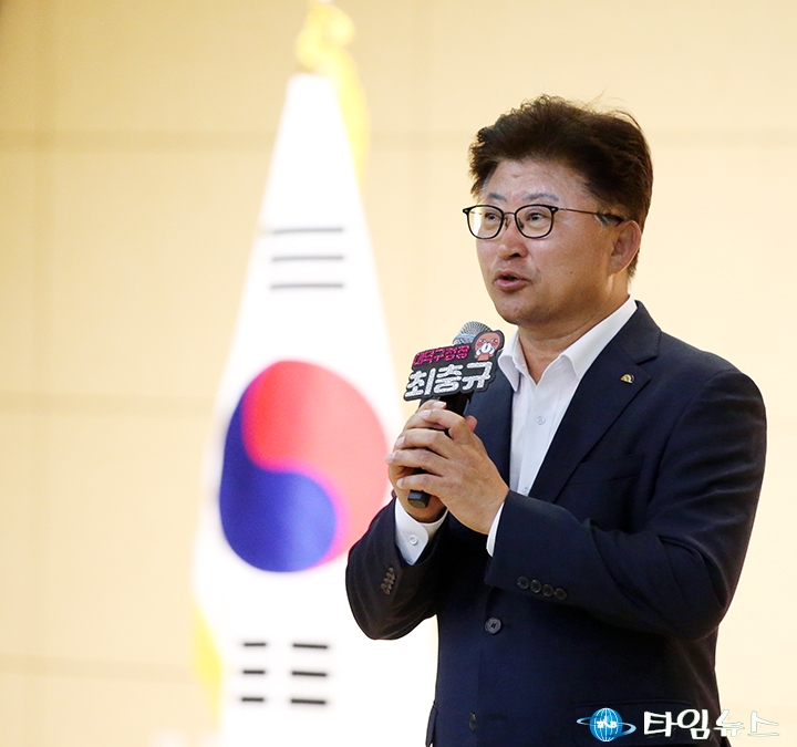 최충규 대덕구청장 “대덕의 첫 삽은 이장우 시장”…외곽도로·육교공원·문화숲 3대 현안 건의