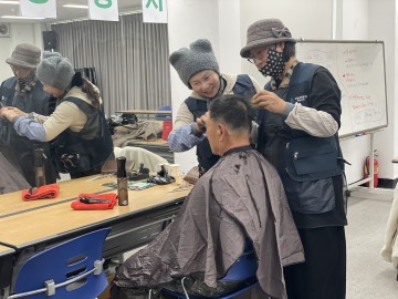 적성면귀농귀촌인협의회, 설 맞이 미용 봉사 실시   