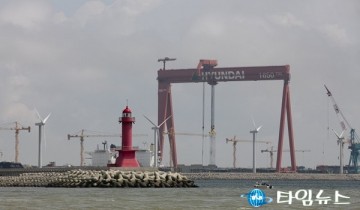 한국조선 2달 연속 세계 1위…현대중공업, 선박 2척 건조계약...군산 조선소 재가동 시급해