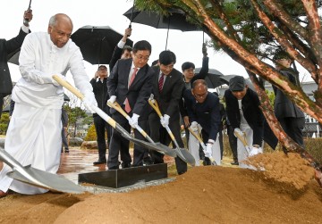 디네시 구나와르데나 스리랑카 국무총리 이철우 경북도지사 면담 