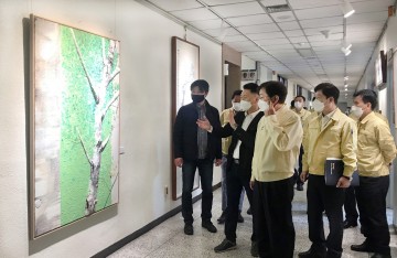 아트 갤러리로 탈바꿈 한 안동시청 웅부관