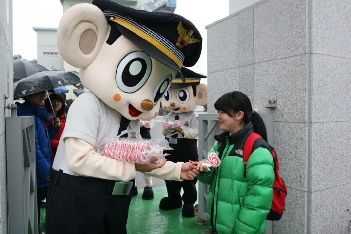 충남경찰, 학교폭력 예방 이색 캠페인 눈길