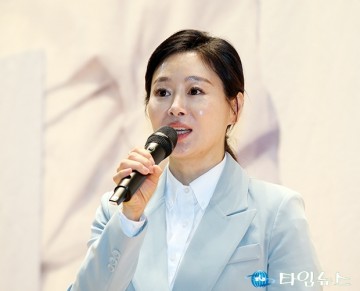 ‘장종태’ 출판기념회에서 축사하는 이경 더불어민주당 상근부대변인