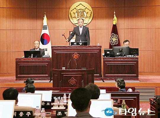 화성시의회 지방재정 개편안 철회 ‘릴레이 1인시위’
