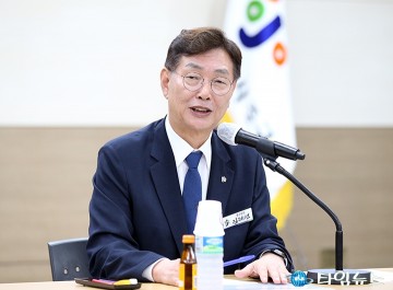 ‘취임 100일’ 기자간담회 하는 김제선 중구청장