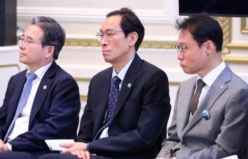 "국정은 뒷전, 마음은 콩밭에" VS "전문성의 선순환"…靑 참모 사퇴설에 여야 '정면충돌'