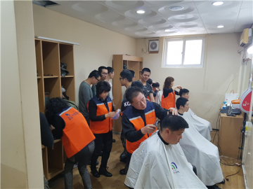사랑의 사다리 밴드, 군부대 미용 봉사로 사랑을 전하다!