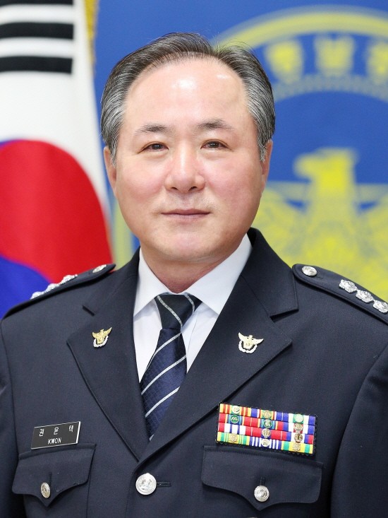<독자기고> 자전거가 자동차 번호판을 가리면 불법입니다
