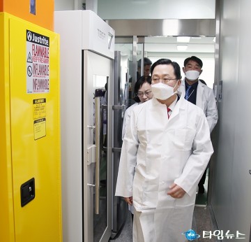 대전보건환경연구원 둘러보는 이장우 대전시장
