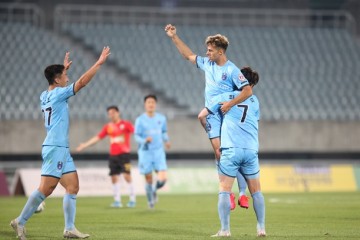 제리 앞세워 홈 무패 기록 도전하는 천안시축구단